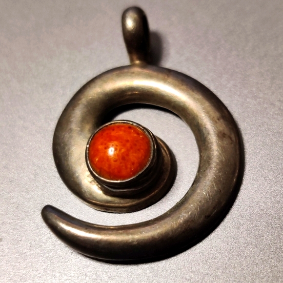 Leonard Maloney Navajo Modernist Sterling LM Pendant w/Coral - Picture 4 of 16